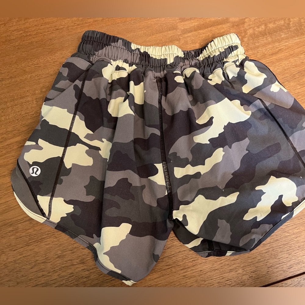 Lululemon Hotty Hot Low-Rise Lined Short 4"